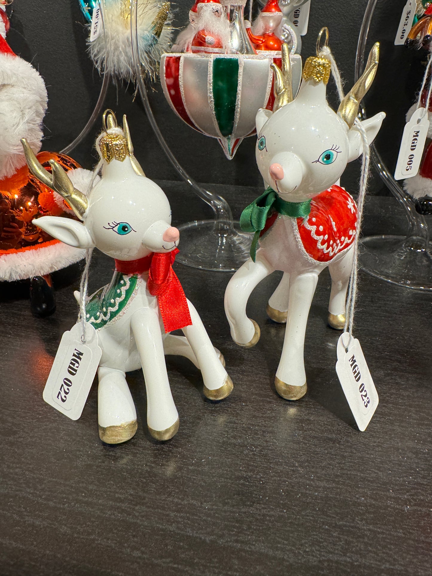 SITTING WHITE REINDEER SET