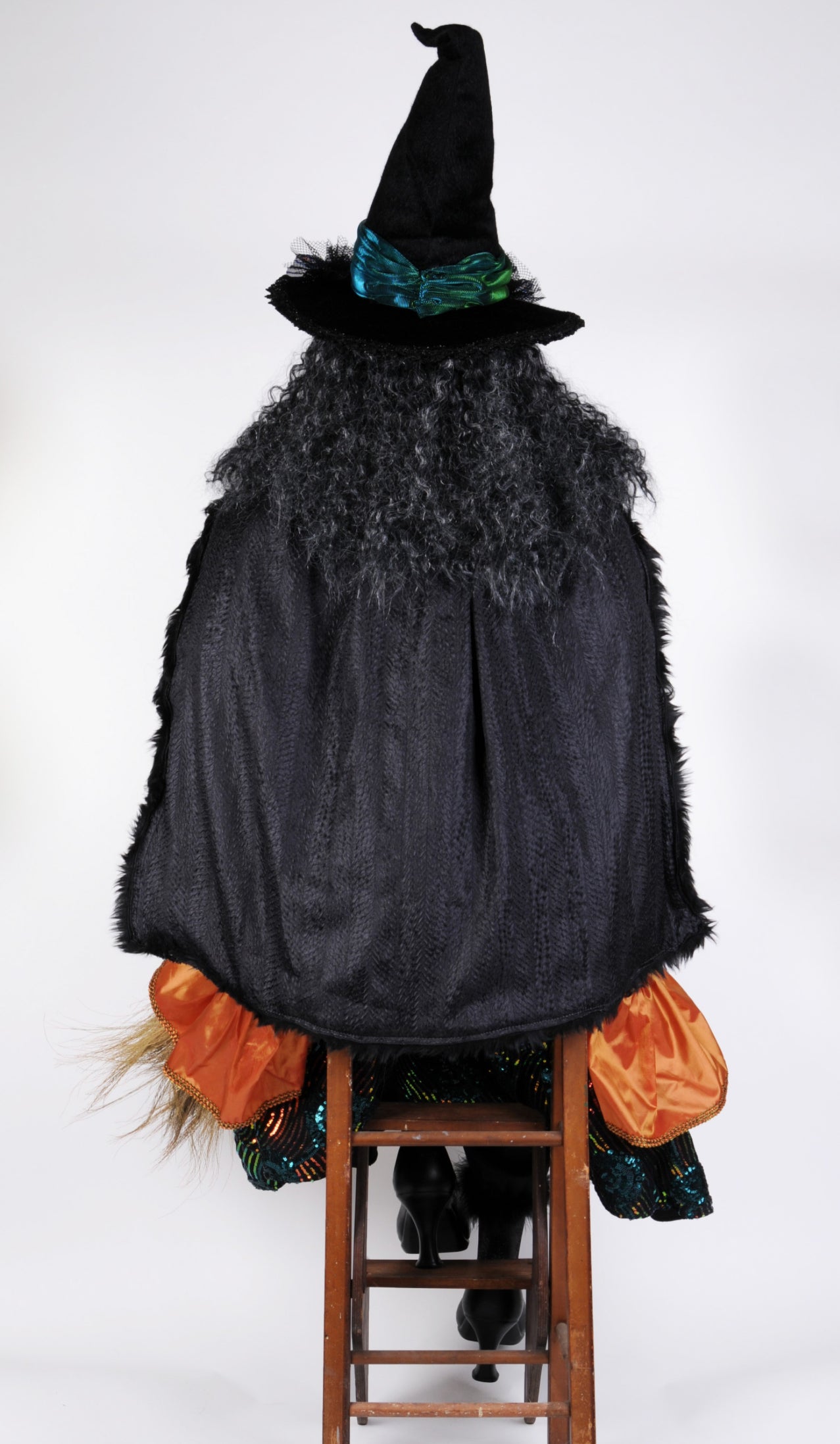 6' Sitting Witch w/ Lighted Pumpkin