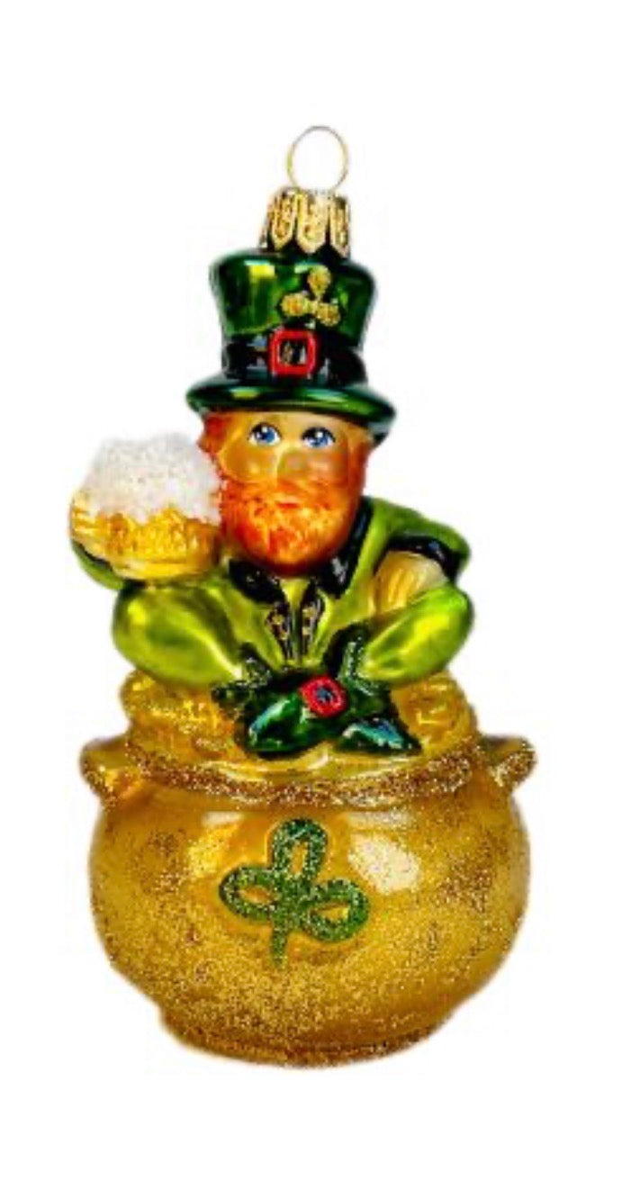 Leprechaun on a money pot 2107X