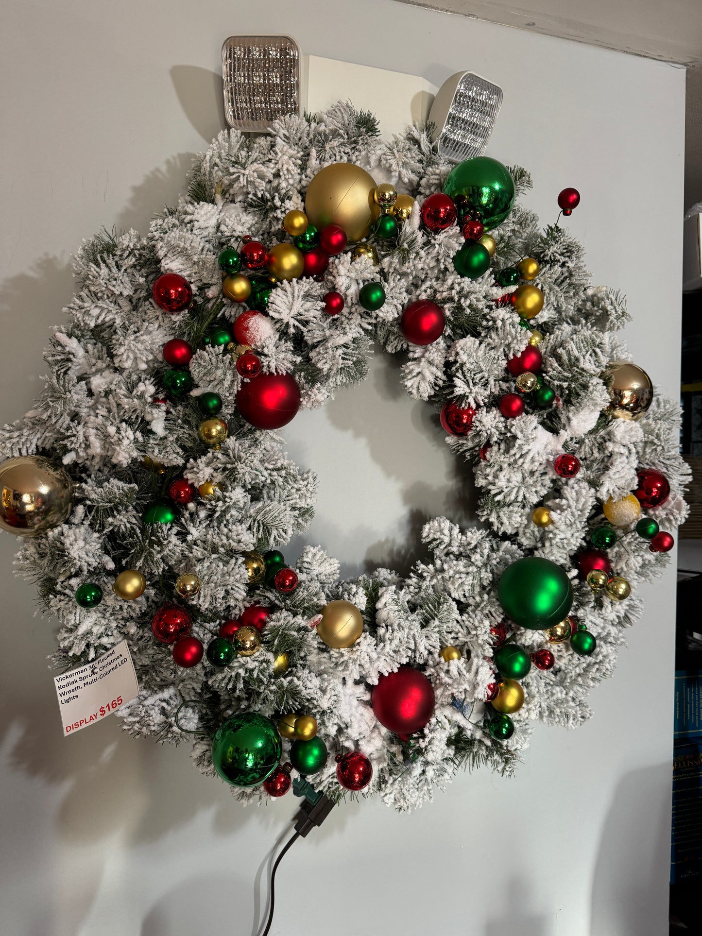 36" Flocked Kodiak Wreath LED 100MU/G40