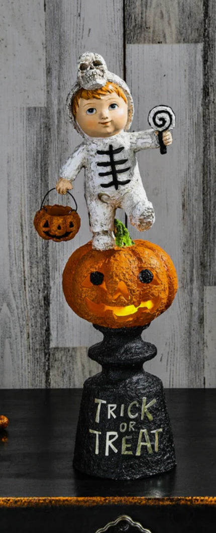 16.5" LED/BTY/TMR RSN PUMPKIN W/CHILD