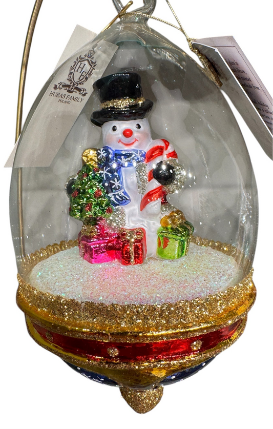 CHEERFUL FROSTY IN DOME