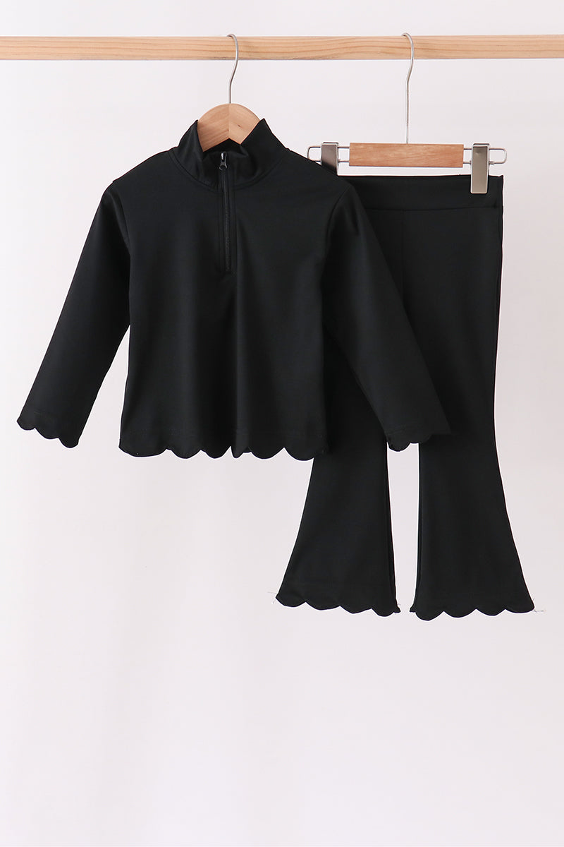 Black scallped zipper active set