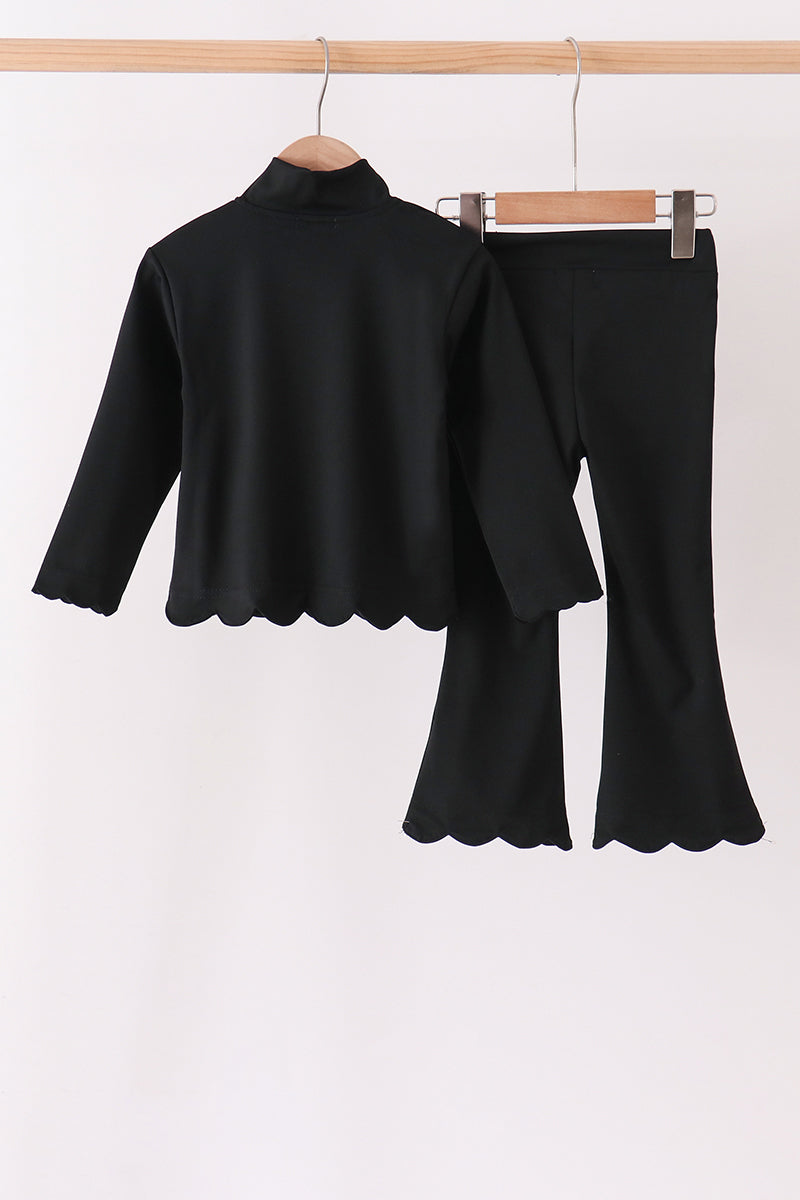 Black scallped zipper active set