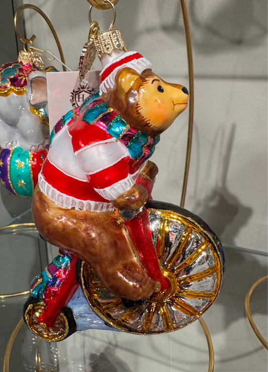 BEAR ON BIKE