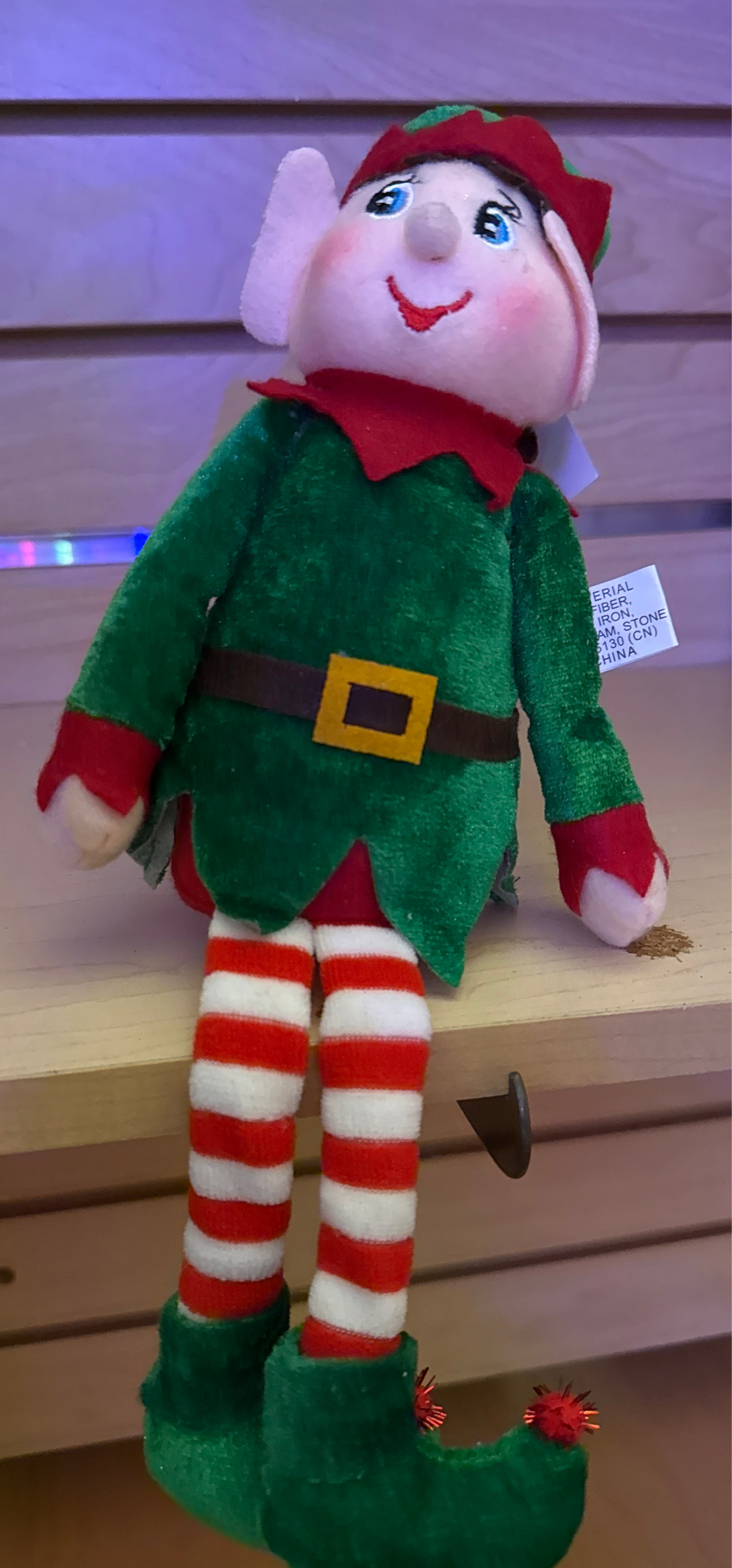 Sitting elf