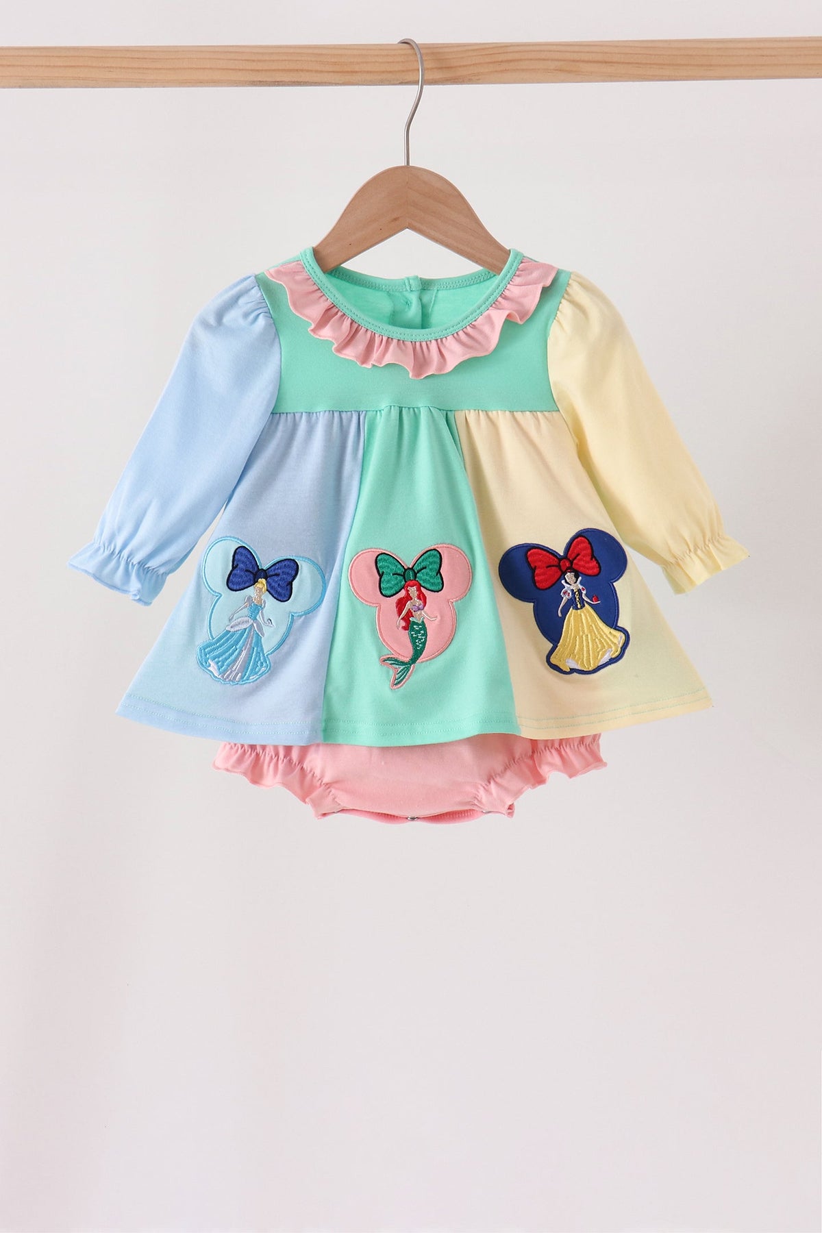 Colorblock character applique ruffle bubble