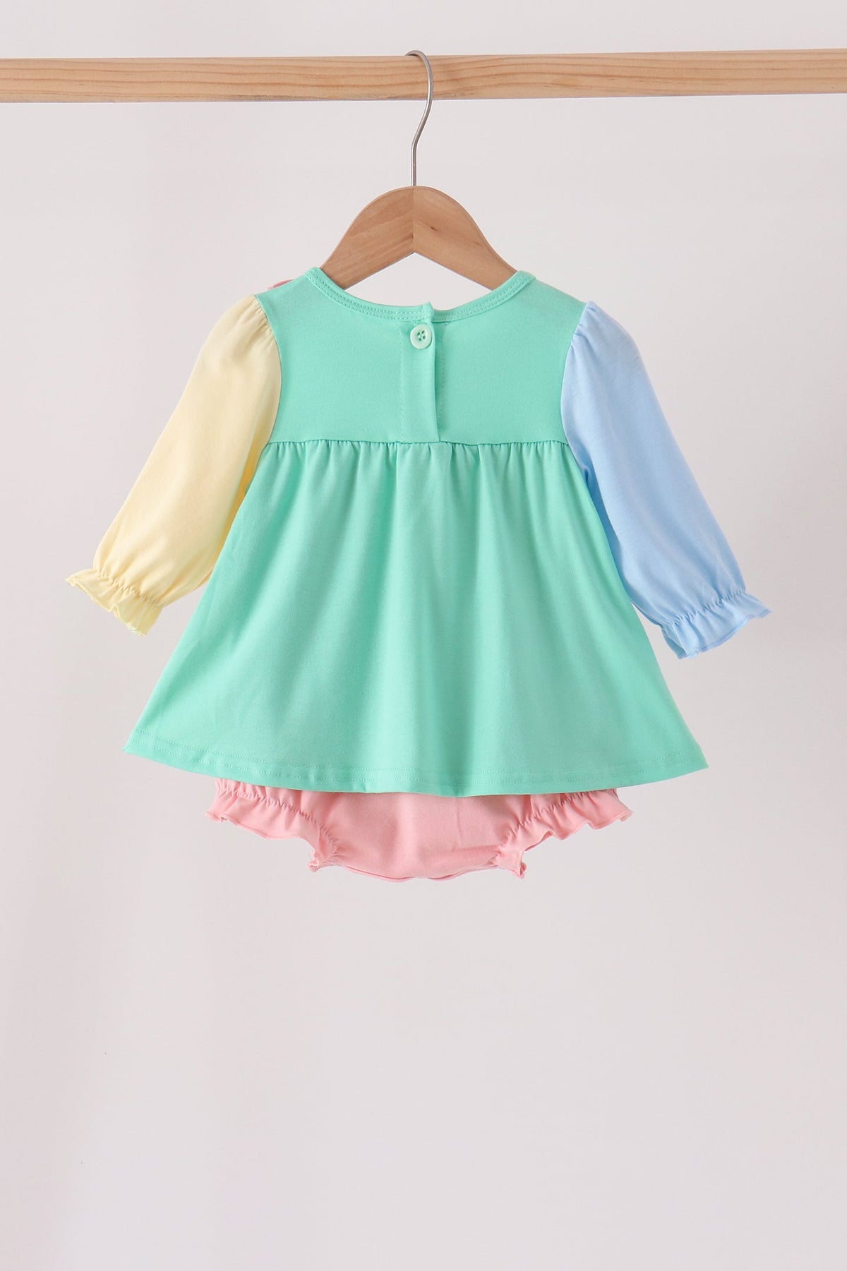 Colorblock character applique ruffle bubble